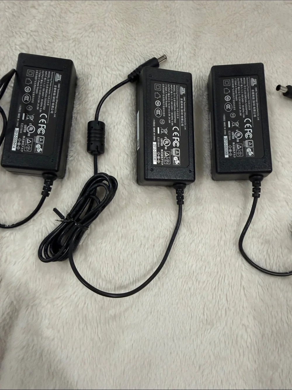 Black Universal Laptop Power Adapters with Barrel Connector – Pack of 3
